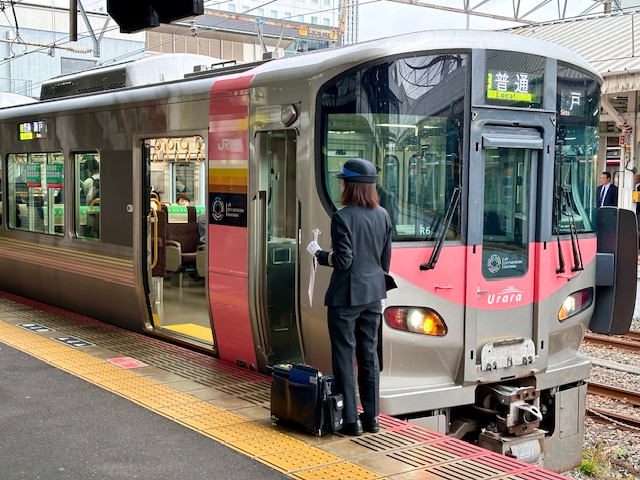 227 Series(JR西日本227系電車)